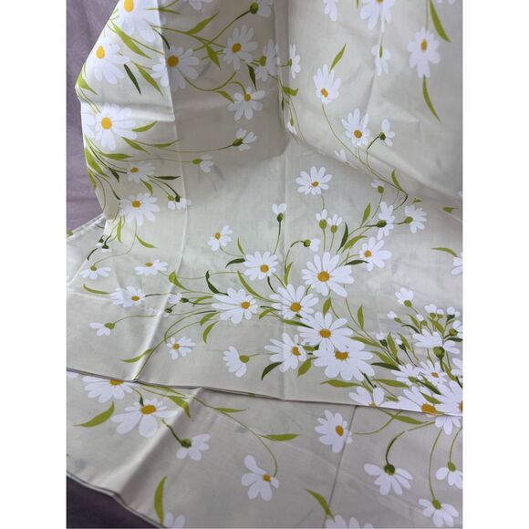 Vintage Daisy Pillowcases 1970s Set of 2 - Picture 3 of 6